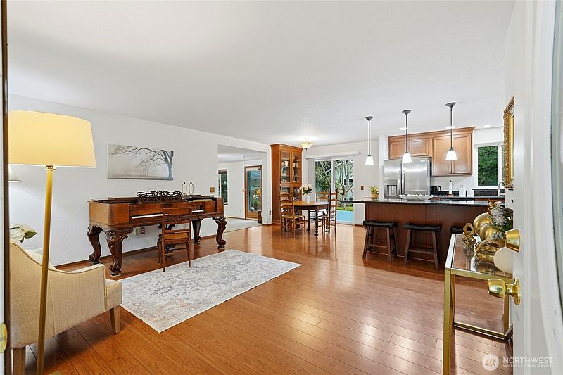 4th image of 16008 Mink Road NE