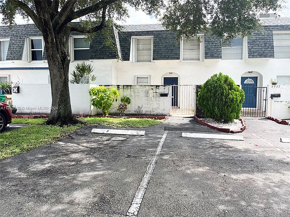 2nd image of 3928 SW 67th Ter #118
