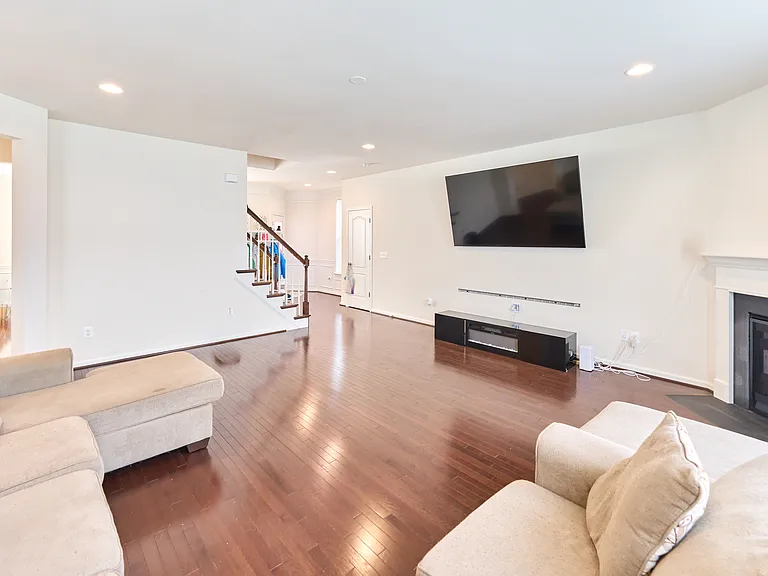 24887 Coventry Grove Ct — Photo 52