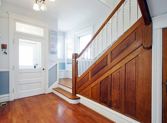 2nd image of 304 S Oak Park Ave