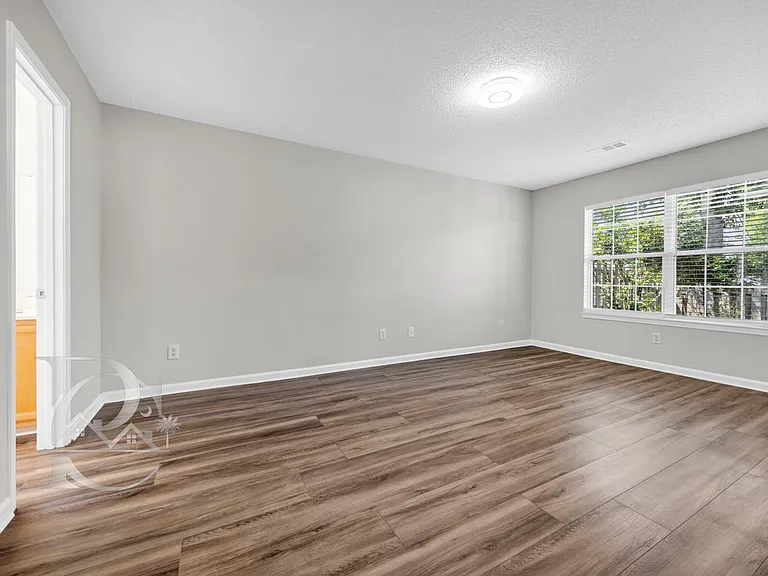 112 Ivy Garden Ln — Photo 16