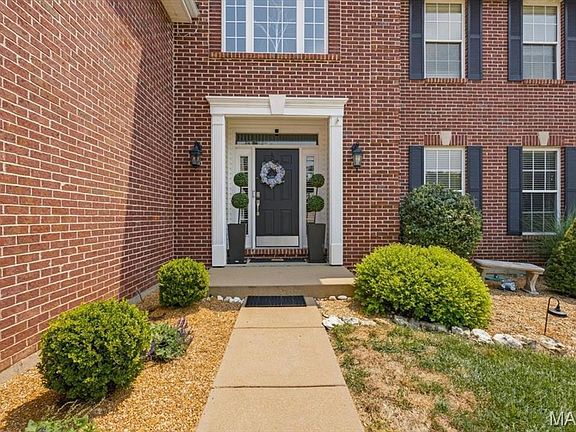 3rd image of 688 Meramec View Dr