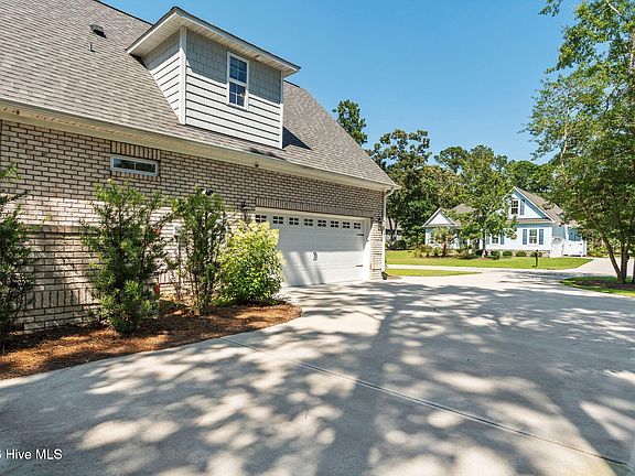 4th image of 611 Grovewood Lane SE