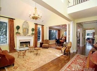 7 Claridge Cir, Manhasset, NY 11030