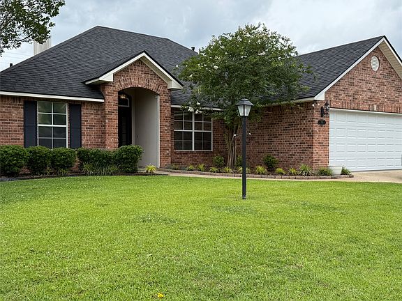 2nd image of 111 Presido Ln