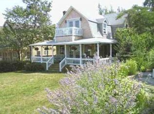 20 Greenleaf Ave, Oak Bluffs, MA 02557