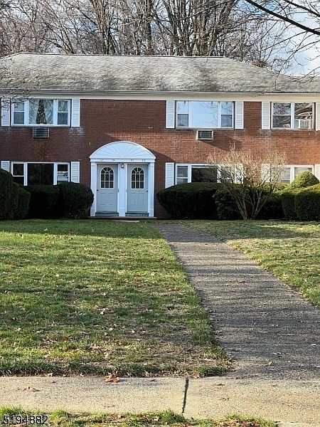 1st image of 17 Manchester Ct