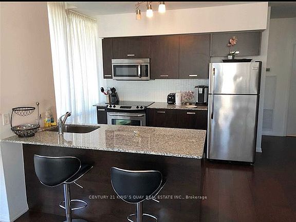 2nd image of 832 Bay St #3005