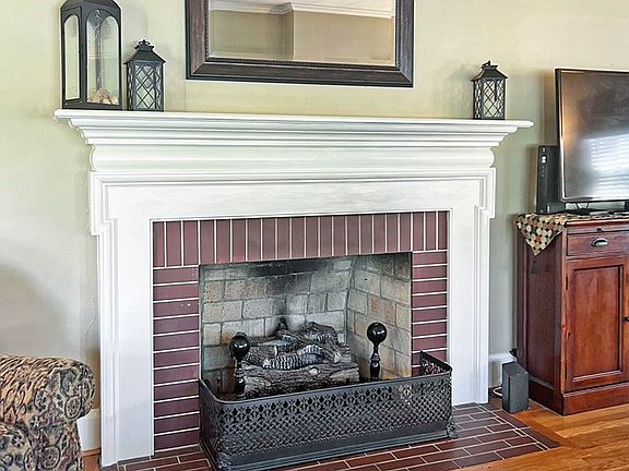 4th image of 329 Oakwood Cir