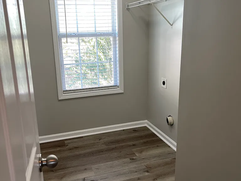 166 Rosemont Ct — Photo 15