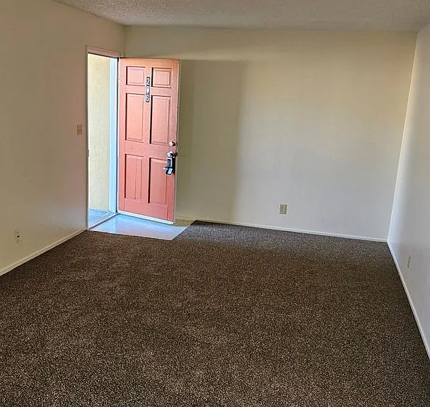 419 S Church Ave — Photo 2