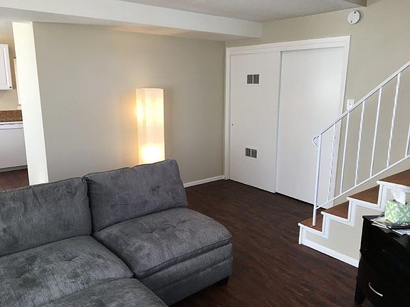 3rd image of 1511 N Corona St