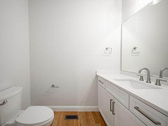 5th image of 18 Strongwater Dr