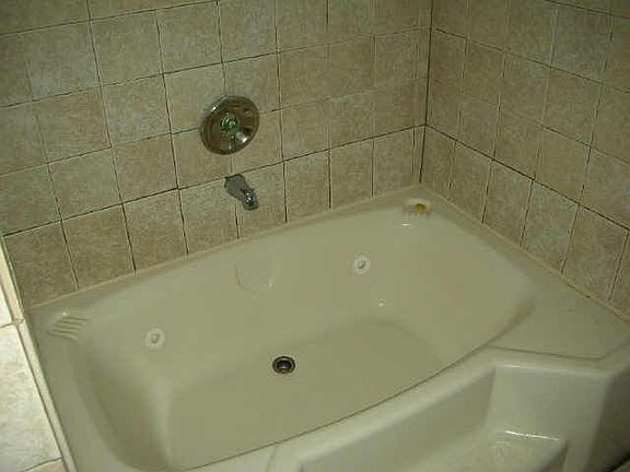 3rd image of 6733 Hardisty St