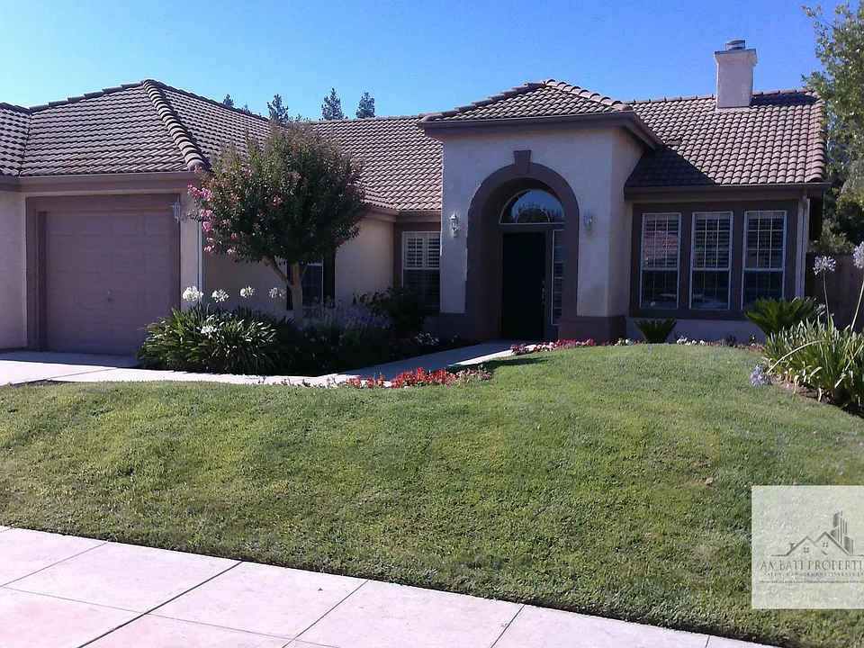 1923 E Desert Island Dr