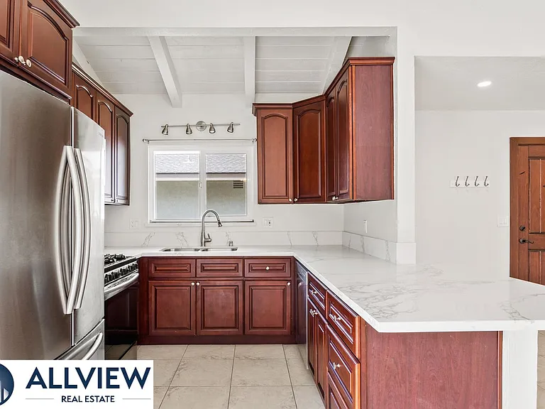 203 Oswego Ave — Photo 7