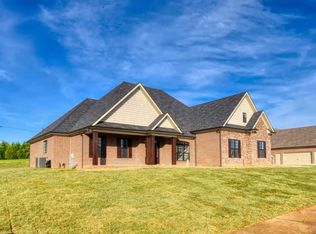 1414 Edenbridge Dr, Alcoa, TN 37701