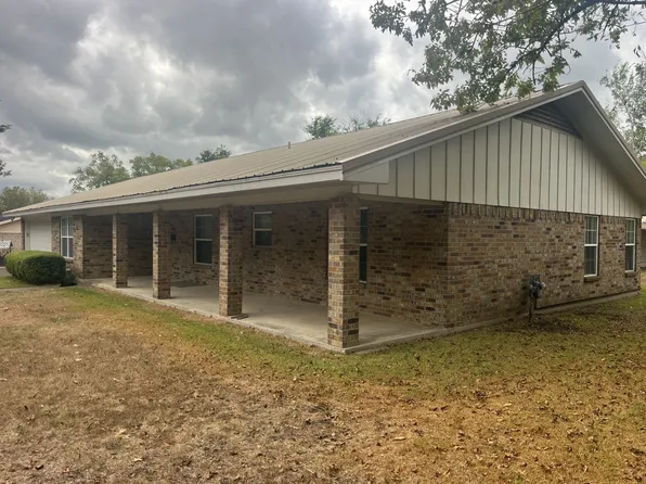 1402 S Walnut St, Clarksville, TX 75426