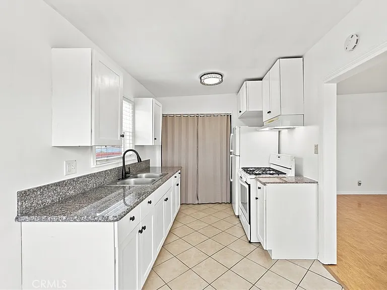 219 W Riggin St #C — Photo 14
