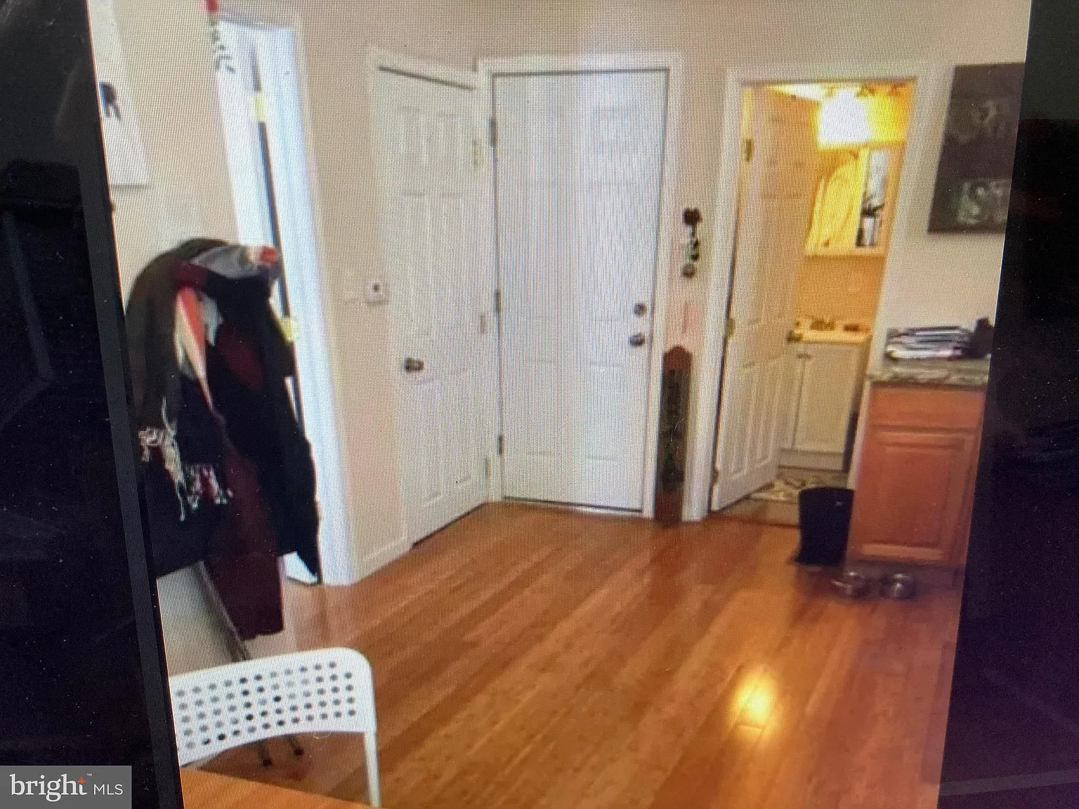 1 bed, 3000 sqft, $1,300 — Photo 4