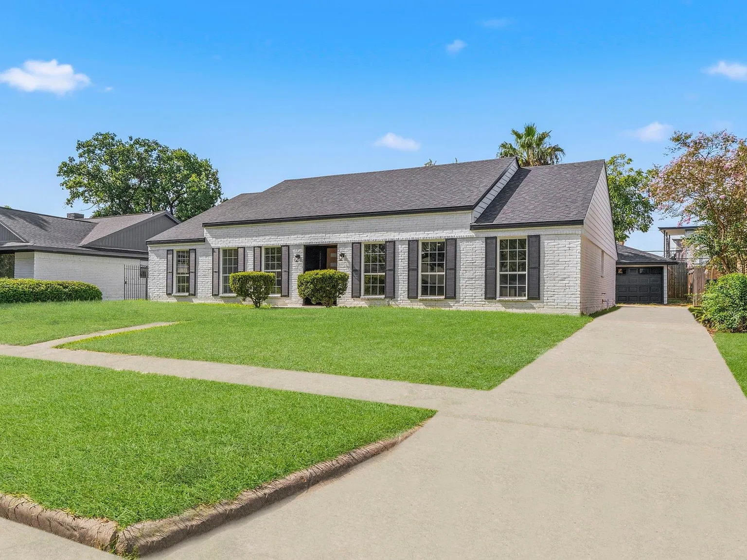 4 bed, 2.0 bath, 2322 sqft, $3,500 — Photo 2