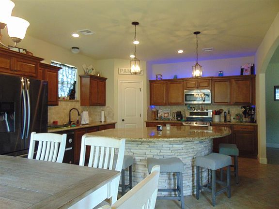 3rd image of 6805 Woodridge Dr
