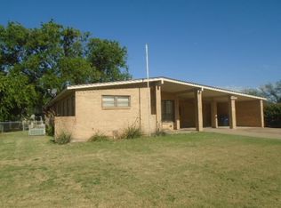 211 Laurel Dr, Winters, TX 79567