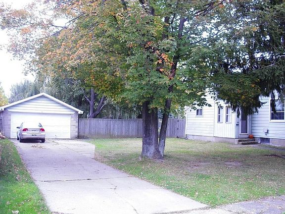2nd image of 3110 Holmes St