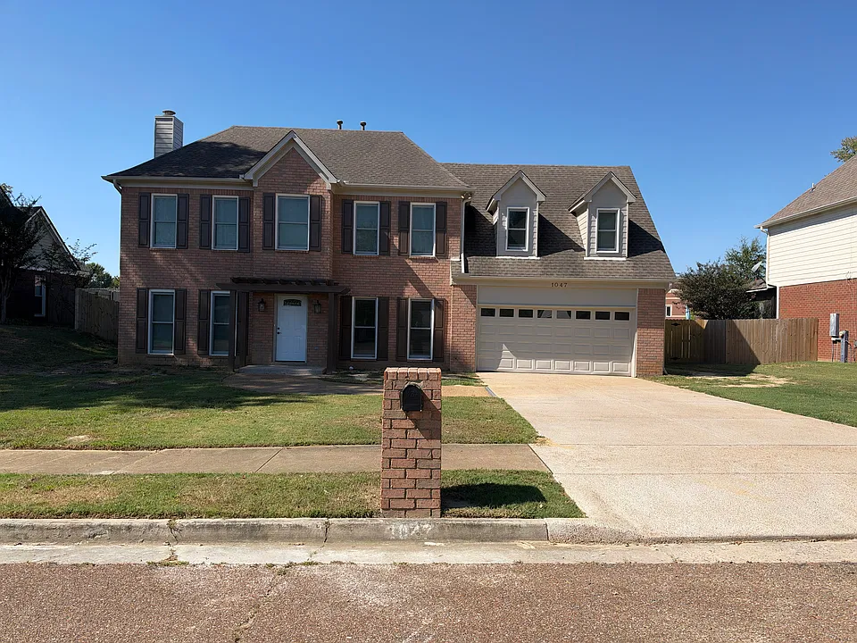 1047 Heather Lake Dr