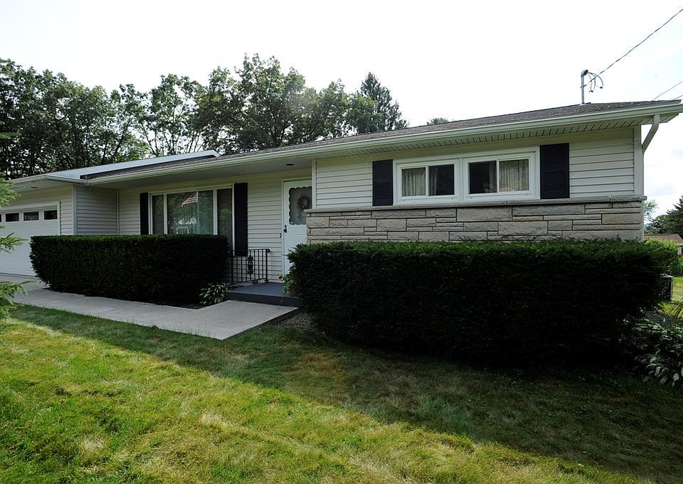 1st image of 117 Acorn Dr