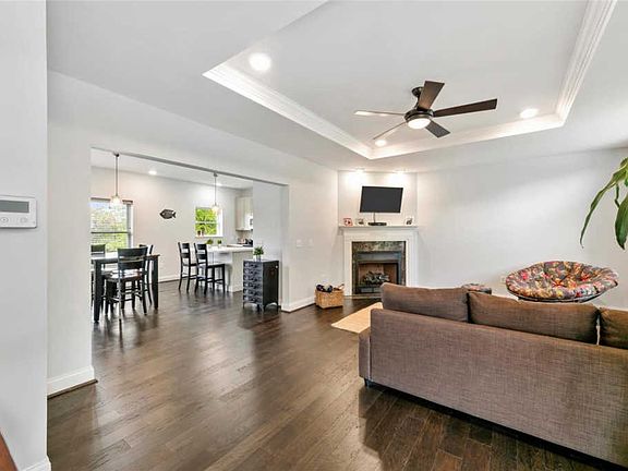 2nd image of 2835 Eads Ave