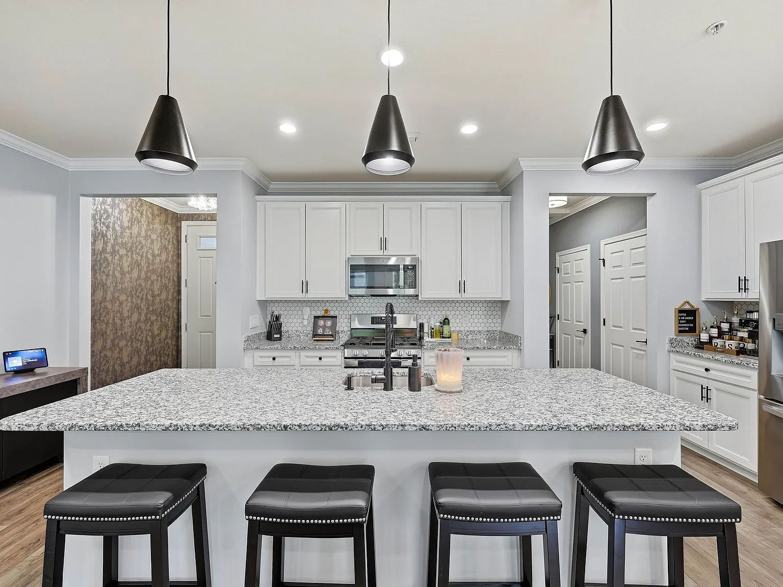 2 bed, 1650 sqft, $5,000 — Photo 3