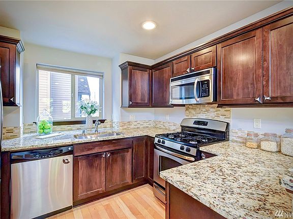 4th image of 2318 NE North St #113