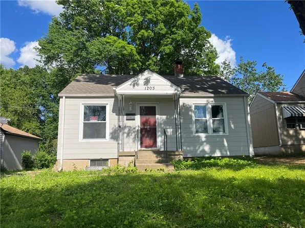 1203 N McCoy St, Independence, MO 64050