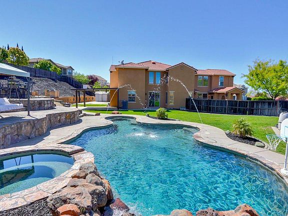 2nd image of 340 Quail Wood Ct
