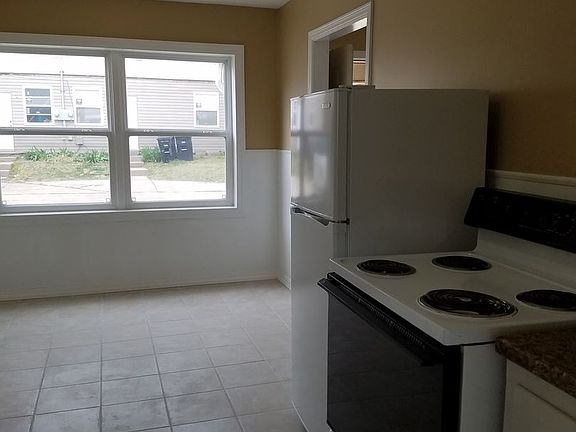 4th image of 907 W Towanda Ave #6034094
