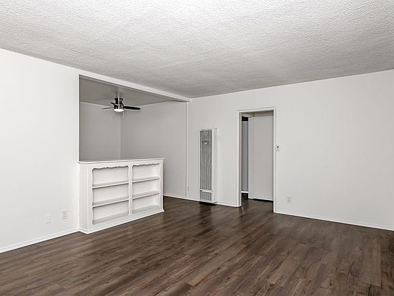 3rd image of 1326 N Columbus Ave #9
