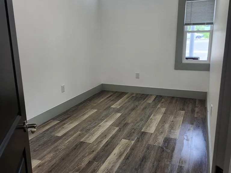 102 Franklin St #4 — Photo 4