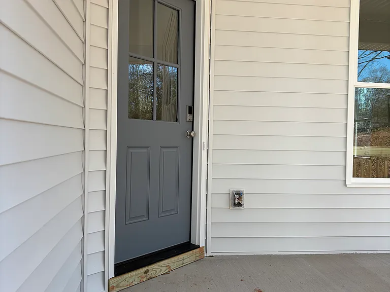 213 Carswell Dr — Photo 4