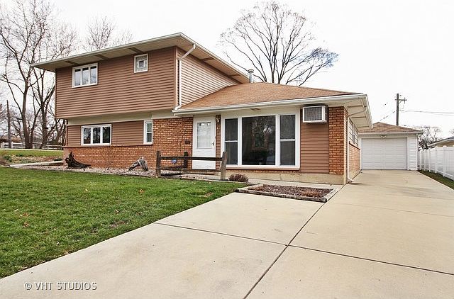 1st image of 421 Neosho St