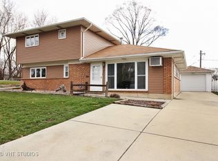 421 Neosho St, Park Forest, IL 60466