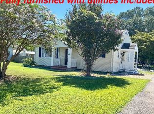 24 Cedar Ln, Kilmarnock, VA 22482