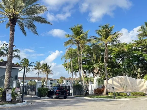 9640 NW 2nd St, Hollywood, FL