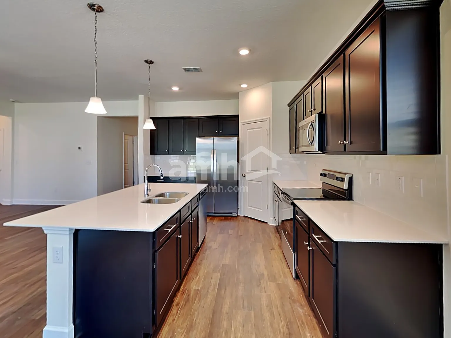 5 bed, 3.0 bath, 2525 sqft, $2,950 — Photo 3