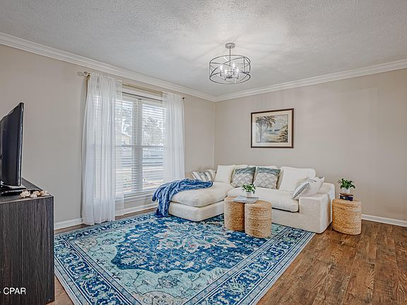 4th image of 3015 Stanford Rd