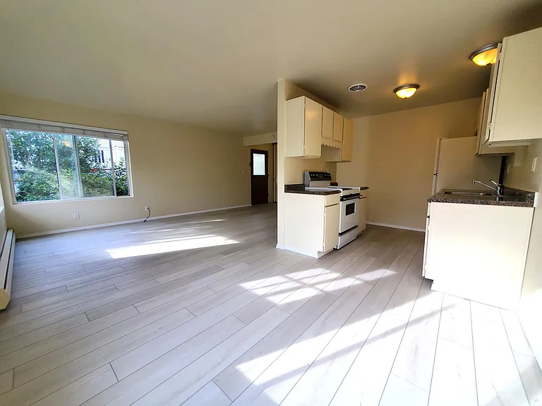 6515 35th Ave NE #101 — Photo 6