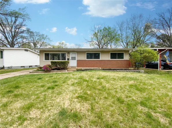 805 Borgia Ln, Florissant, MO 63031