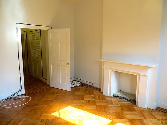 Rented by aptsandlofts.com | media 4