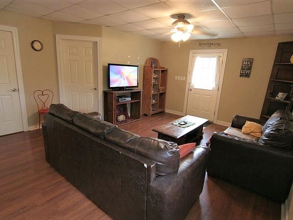 5th image of 506 E 1st Ave