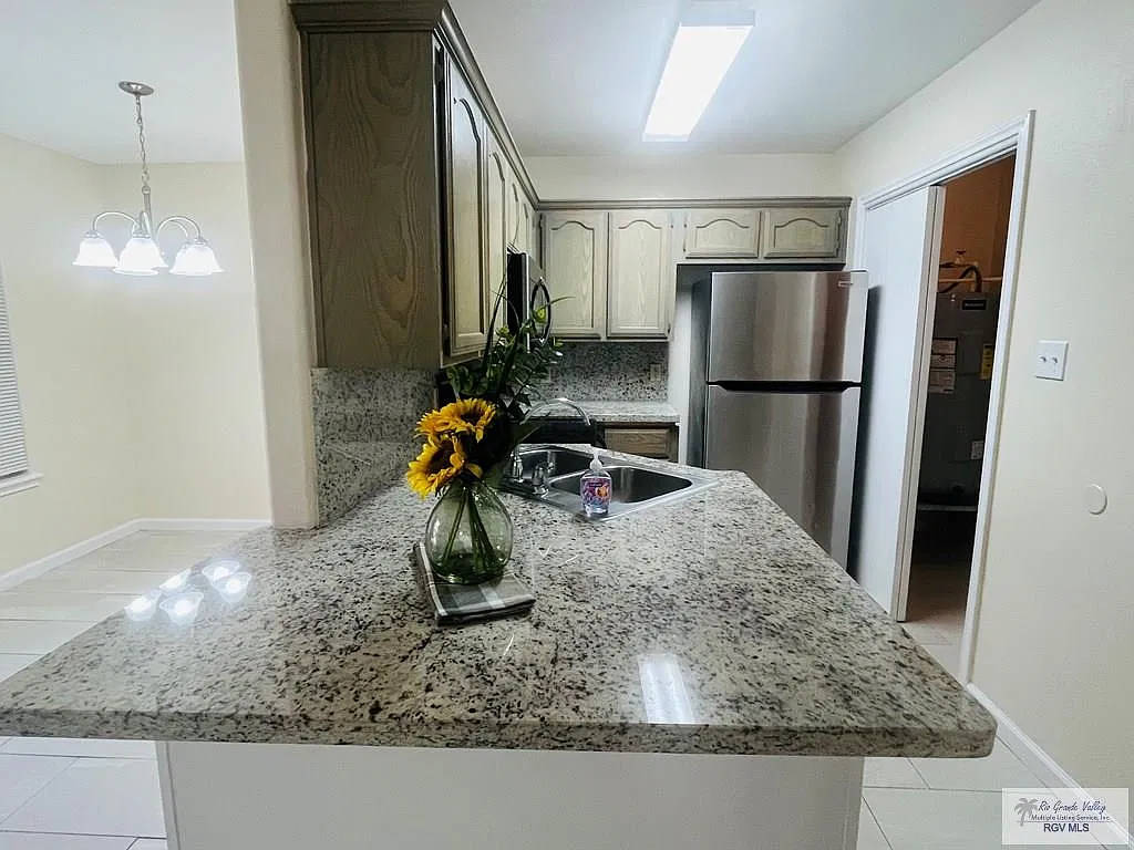 2 bed, 2.5 bath, 1100 sqft, $1,000 — Photo 3